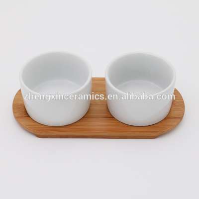 2018 good selling funny porcelain dishes with wooden tray for couple with customized design